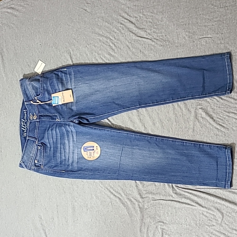 WallFlower Women's Mid-Rise Blue Stretch Jeans